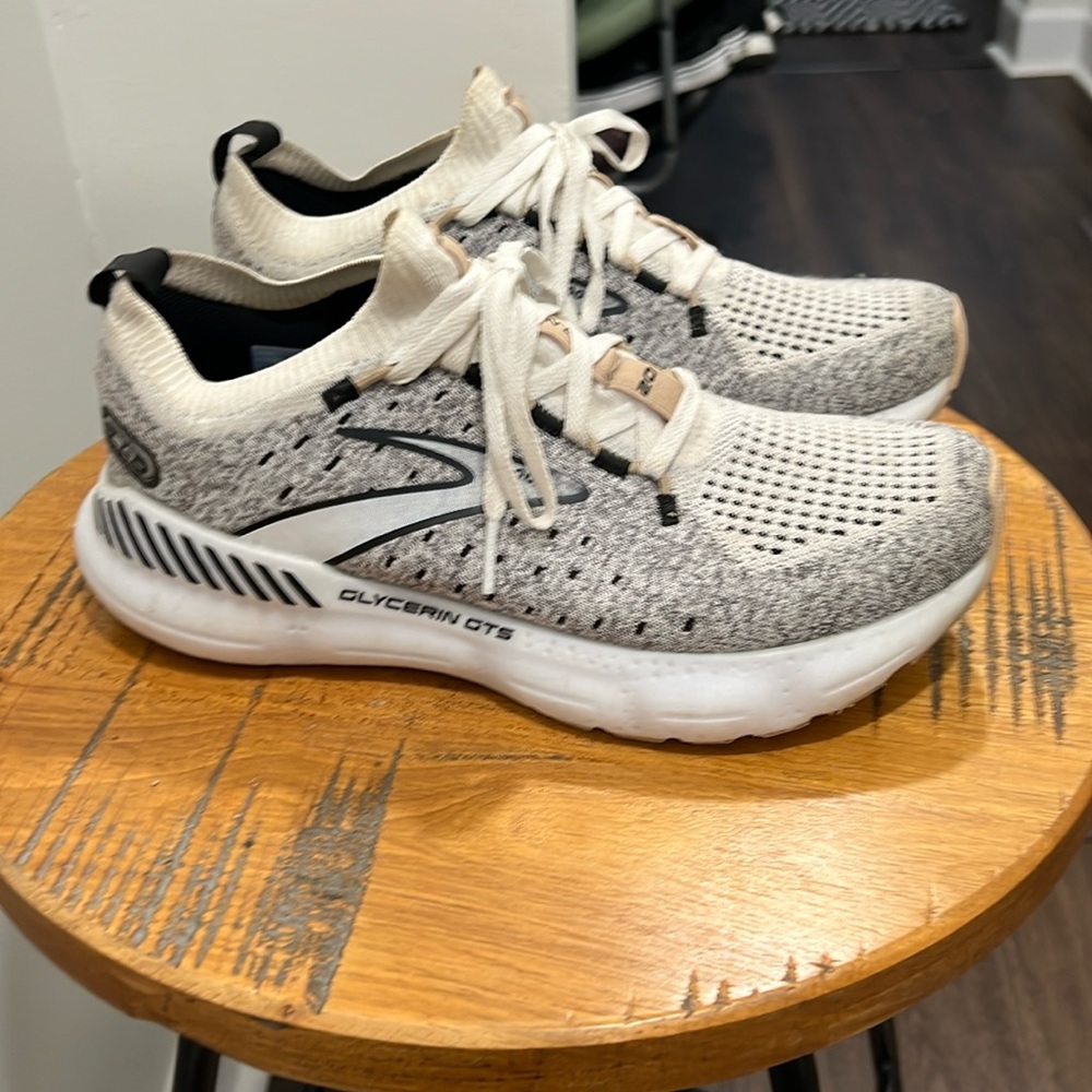 Brooks Glycerin -only wore twice in gym